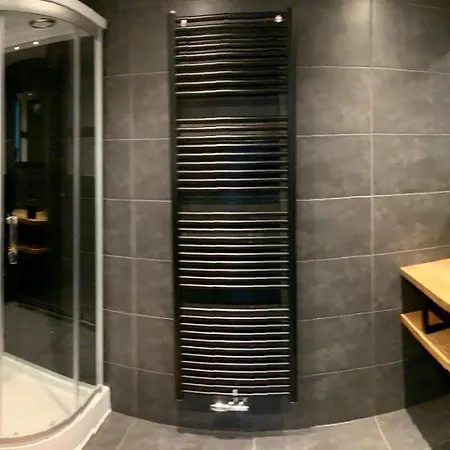 Luxe 6-persoons Vakantiewoning “de Boomgaard” *